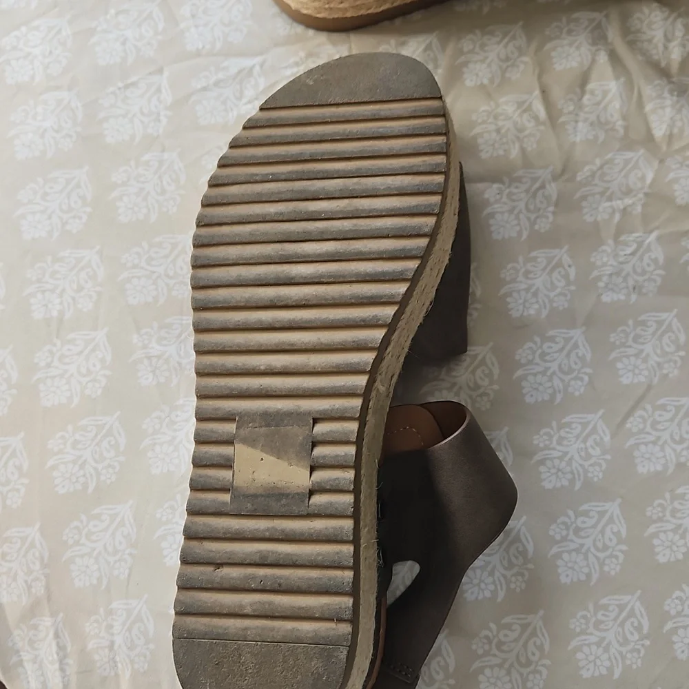 Soda Women's Tan Wedge Sandals - Picture 3 of 8